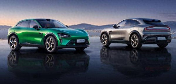 信弘配资 小米汽车辅助驾驶系统大升级，SU7系列车主将享更智能更安全驾驶体验