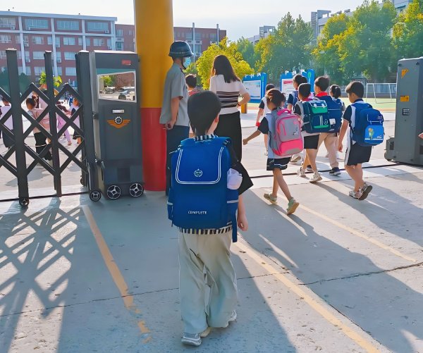 亚金配资 上小学一年级前让孩子记牢4句话，适应快还招老师喜欢