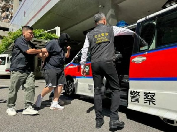 我要配资 太恶劣了！澳门男子以金钱物质诱惑多名未成年男学生，涉嫌多项性犯罪被捕！