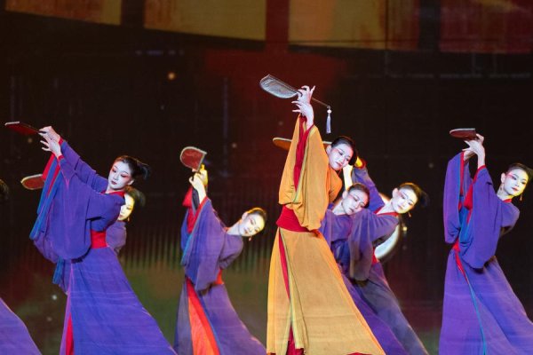 希恩配资网 光影落长江：名家名团齐聚湖北打造文艺盛宴